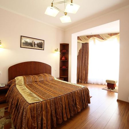 Соняхи Hotel Zimna Voda Luaran gambar