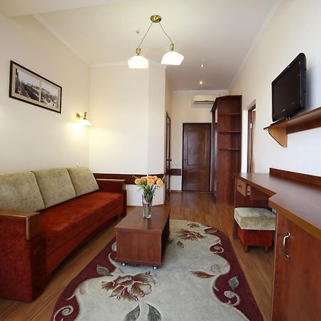 Соняхи Hotel Zimna Voda Luaran gambar